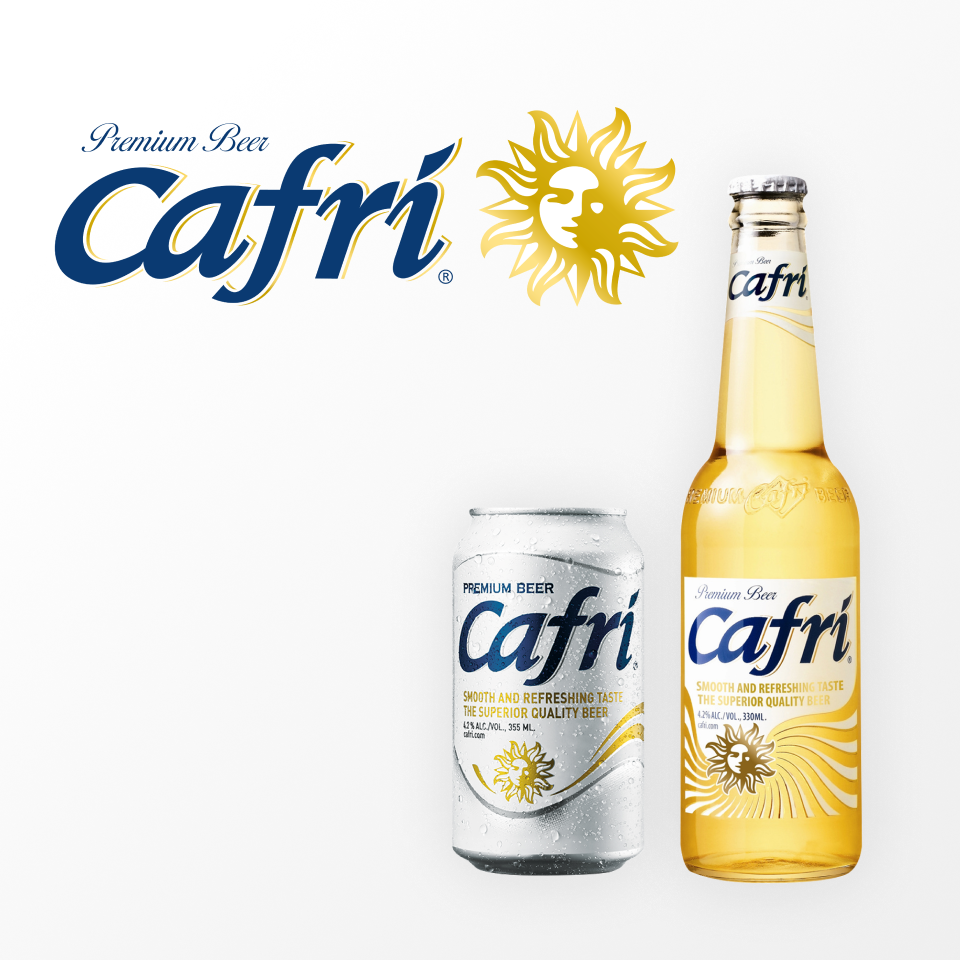 카프리 브랜드 로고와 네이비, 화이트 컬러에 330ml 캔, 병맥주가 표기되어 있습니다.